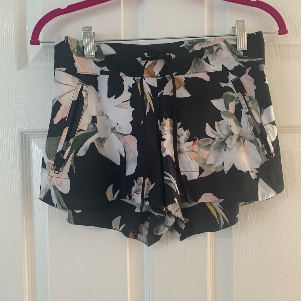 Athleta Black floral shorts size 0